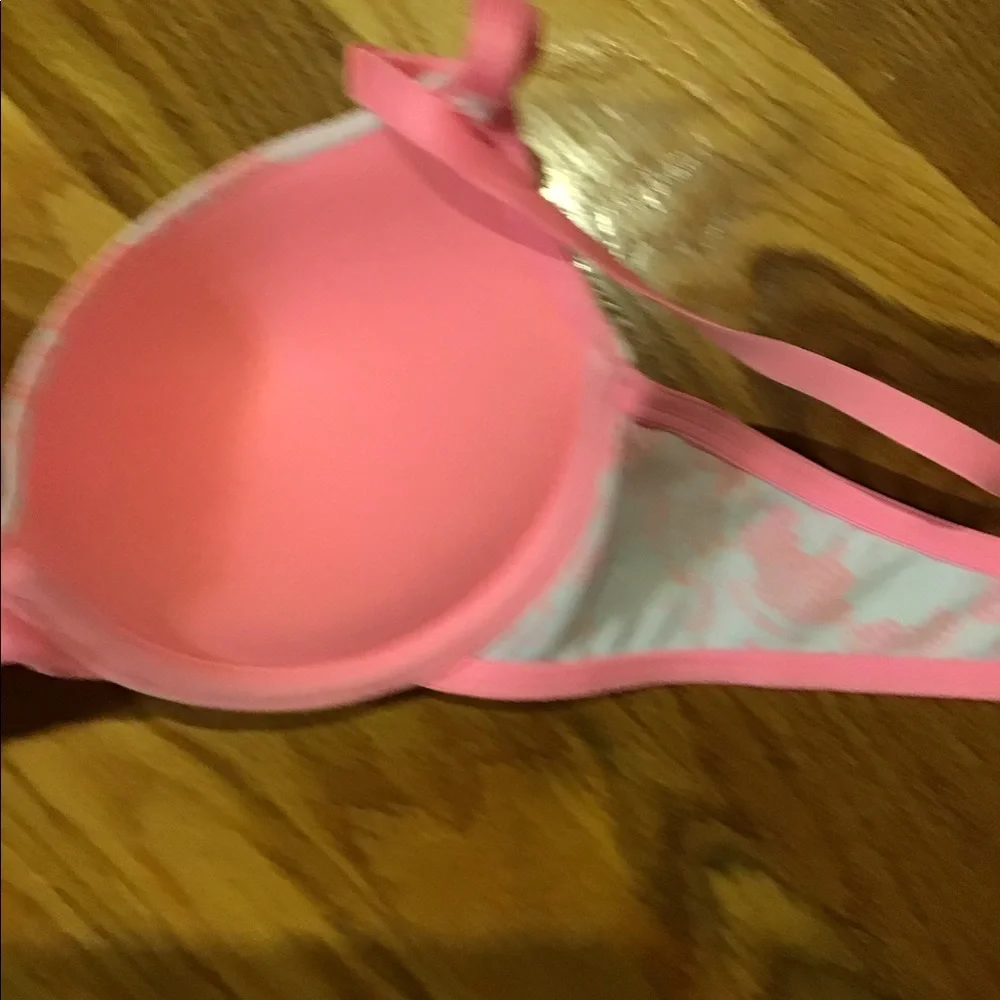 Women’s size 36B push-up underwire smart and sexy bra.  M